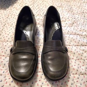 Clarks Deep Green Leather Loafers Size 7.5 M